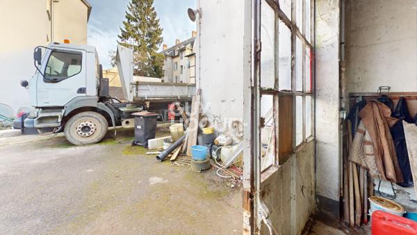 Dépôt Atelier Garage avec grande cour!