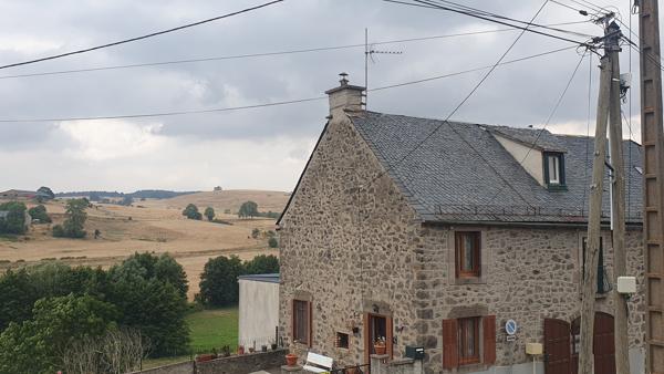 Maison en pierres mitoyenne Allanche (15160)