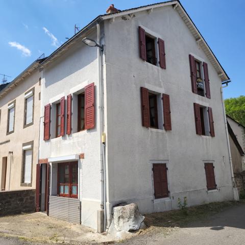 Maison de bourg en pierres Saint-Saturnin (15190)