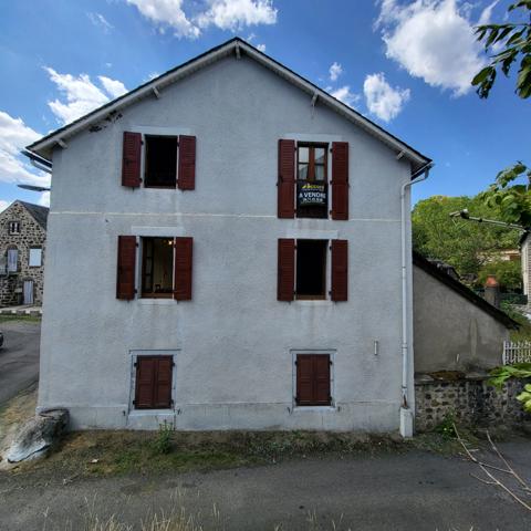 Maison de bourg en pierres Saint-Saturnin (15190)
