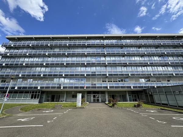 Bureaux à louer à Osny rénovation prévue et accès immédiat autoroute
