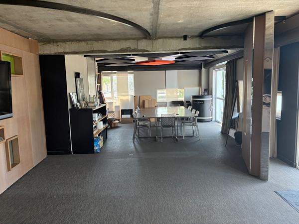 A vendre Bureaux avec 2 places de parking La Rochelle 267.62 m²