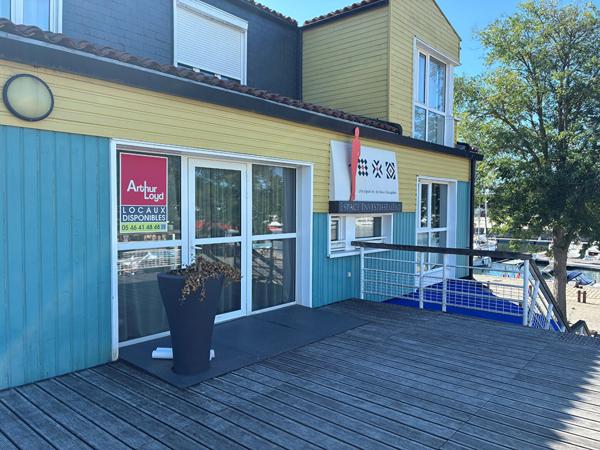 A vendre Bureaux avec 2 places de parking La Rochelle 267.62 m²