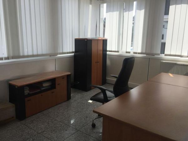 À LOUER : un local mixte de 330 m² situé à Sorbiers, à proximité de la ZI de la Vaure