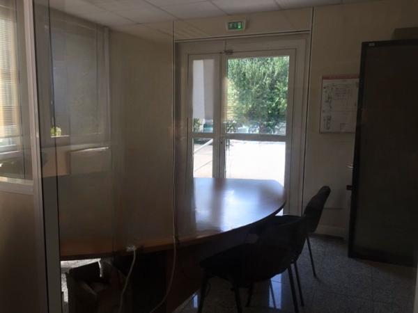 À LOUER : un local mixte de 330 m² situé à Sorbiers, à proximité de la ZI de la Vaure