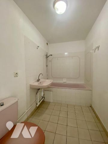 NANTES VIEUX DOULON Agréable studio avec jardinet privatif et garage fermé