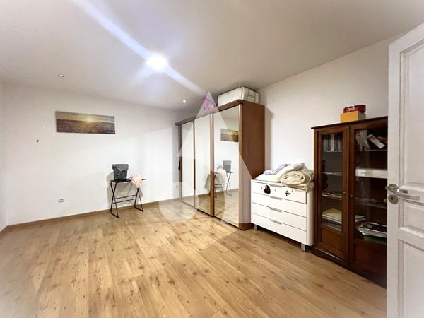 Murs 240 m2