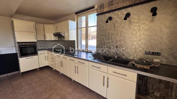 🏘️Dans le charmant village de Viel St Remy , découvrez cette maison a très fort potentiel à rénover🏘️

👉🏿L'entrée dessert:
. Cuisine équipée
. Très grand séjour avec accès cave et chaufferie.

👉🏿A l'étage:

. Suite parentale avec wc , salle de bain ( baignoire et douche ) 

👉🏿Montons quelques marches et accédons alors à:

. Un atelier ( ou chambre atypique ) 
. Deux grandes chambres dont une avec un dressing de plus de 20m²
. Deux autres pièces a fort potentiel pouvant être deux chambres supplémentaires.

👉🏿Coté extérieur:

. Une terrasse
. Une cuisine d'été
. Un abris
. Une joli terrain composé d'arbres et végétaux.
. Un atelier
. Une grange a très fort potentiel.

Chauffage fioul
Assainissement individuel non conforme