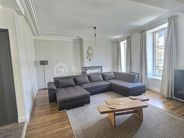 À seulement quelques minutes du Château Fort de Sedan et du futur casino, découvrez cet immeuble de rapport composé de 4 appartements, offrant un potentiel de rentabilité exceptionnel.

Les atouts :

Immeuble composé de 4 appartements
2 appartements exploités en location courte durée, générant à eux seuls (environ 36000€ de chiffres d’affaires annuels).

2 appartements supplémentaires à rénover pour développer encore le potentiel locatif
Vendu entièrement meublé, avec tout le mobilier, les équipements et l'organisation nécessaires pour poursuivre immédiatement l'activité de location courte durée
Taxe foncière : 2 000 €

Rentabilité :

Rentabilité brute :  18,46 %
Rentabilité nette (après taxe foncière) : 17,44 %

Prix : 195000 € FAI

Un investissement rare, générant des revenus immédiats tout en offrant un important potentiel de valorisation et d'augmentation du chiffre d'affaires.

Pour plus d'informations ou organiser une visite, contactez-moi sans attendre.