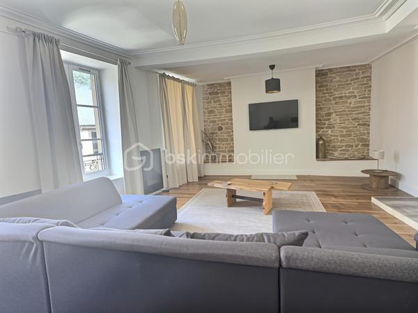À seulement quelques minutes du Château Fort de Sedan et du futur casino, découvrez cet immeuble de rapport composé de 4 appartements, offrant un potentiel de rentabilité exceptionnel.

Les atouts :

Immeuble composé de 4 appartements
2 appartements exploités en location courte durée, générant à eux seuls (environ 36000€ de chiffres d’affaires annuels).

2 appartements supplémentaires à rénover pour développer encore le potentiel locatif
Vendu entièrement meublé, avec tout le mobilier, les équipements et l'organisation nécessaires pour poursuivre immédiatement l'activité de location courte durée
Taxe foncière : 2 000 €

Rentabilité :

Rentabilité brute :  18,46 %
Rentabilité nette (après taxe foncière) : 17,44 %

Prix : 195000 € FAI

Un investissement rare, générant des revenus immédiats tout en offrant un important potentiel de valorisation et d'augmentation du chiffre d'affaires.

Pour plus d'informations ou organiser une visite, contactez-moi sans attendre.