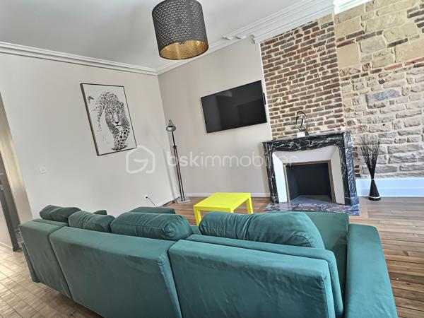 À seulement quelques minutes du Château Fort de Sedan et du futur casino, découvrez cet immeuble de rapport composé de 4 appartements, offrant un potentiel de rentabilité exceptionnel.

Les atouts :

Immeuble composé de 4 appartements
2 appartements exploités en location courte durée, générant à eux seuls (environ 36000€ de chiffres d’affaires annuels).

2 appartements supplémentaires à rénover pour développer encore le potentiel locatif
Vendu entièrement meublé, avec tout le mobilier, les équipements et l'organisation nécessaires pour poursuivre immédiatement l'activité de location courte durée
Taxe foncière : 2 000 €

Rentabilité :

Rentabilité brute :  18,46 %
Rentabilité nette (après taxe foncière) : 17,44 %

Prix : 195000 € FAI

Un investissement rare, générant des revenus immédiats tout en offrant un important potentiel de valorisation et d'augmentation du chiffre d'affaires.

Pour plus d'informations ou organiser une visite, contactez-moi sans attendre.