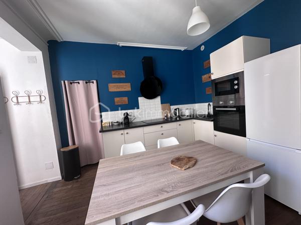 À seulement quelques minutes du Château Fort de Sedan et du futur casino, découvrez cet immeuble de rapport composé de 4 appartements, offrant un potentiel de rentabilité exceptionnel.

Les atouts :

Immeuble composé de 4 appartements
2 appartements exploités en location courte durée, générant à eux seuls (environ 36000€ de chiffres d’affaires annuels).

2 appartements supplémentaires à rénover pour développer encore le potentiel locatif
Vendu entièrement meublé, avec tout le mobilier, les équipements et l'organisation nécessaires pour poursuivre immédiatement l'activité de location courte durée
Taxe foncière : 2 000 €

Rentabilité :

Rentabilité brute :  18,46 %
Rentabilité nette (après taxe foncière) : 17,44 %

Prix : 195000 € FAI

Un investissement rare, générant des revenus immédiats tout en offrant un important potentiel de valorisation et d'augmentation du chiffre d'affaires.

Pour plus d'informations ou organiser une visite, contactez-moi sans attendre.