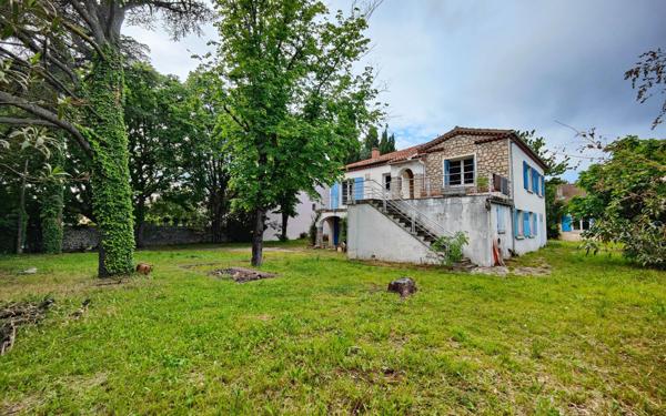 Maison à vendre    6 pièces • 317 m2 Marguerittes