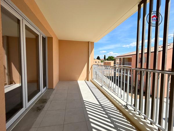 A LOUER 13770 VENELLES APPARTEMENT TYPE 3 PIECES AVEC TERRASSE ET 2 PLACES DE STATIONNEMENT