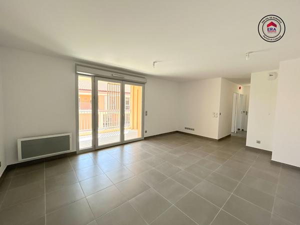 A LOUER 13770 VENELLES APPARTEMENT TYPE 3 PIECES AVEC TERRASSE ET 2 PLACES DE STATIONNEMENT