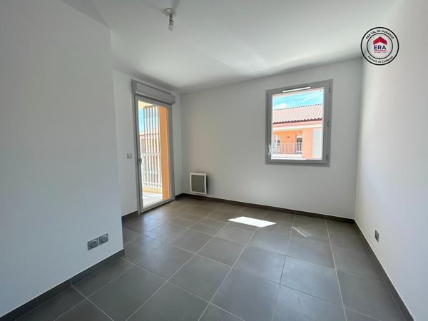 A LOUER 13770 VENELLES APPARTEMENT TYPE 3 PIECES AVEC TERRASSE ET 2 PLACES DE STATIONNEMENT