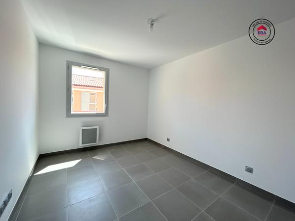A LOUER 13770 VENELLES APPARTEMENT TYPE 3 PIECES AVEC TERRASSE ET 2 PLACES DE STATIONNEMENT
