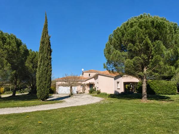 Maison contemporaine à 5 min de la N10 et proche de Mansle-l