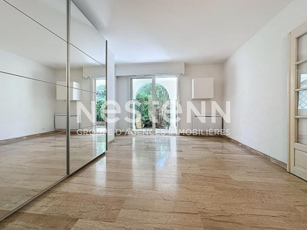 MANDELIEU : 2P REZ DE JARDIN avec stationnement et cave