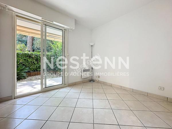 MANDELIEU : 2P REZ DE JARDIN avec stationnement et cave