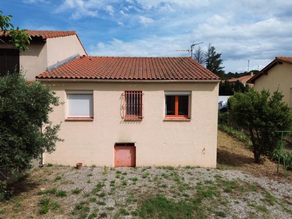 Villa plain pied avec jardin plus garage.