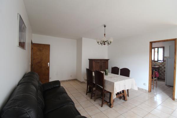 Villa plain pied avec jardin plus garage.
