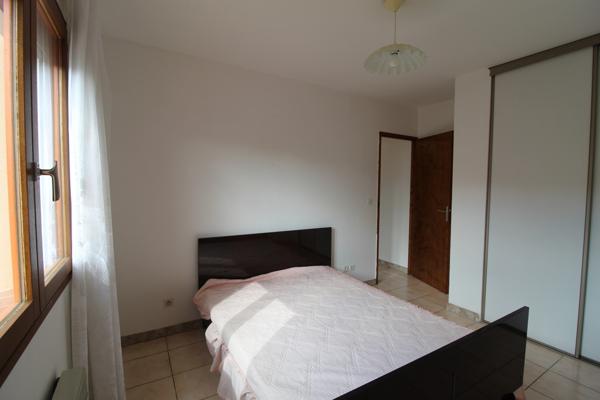 Villa plain pied avec jardin plus garage.