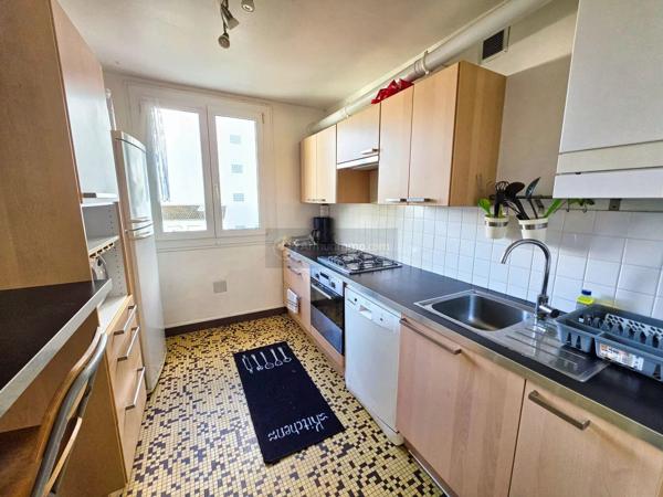 Vente                                                      Appartement
                        
                     4 pièces                      80 m2                     à Brest