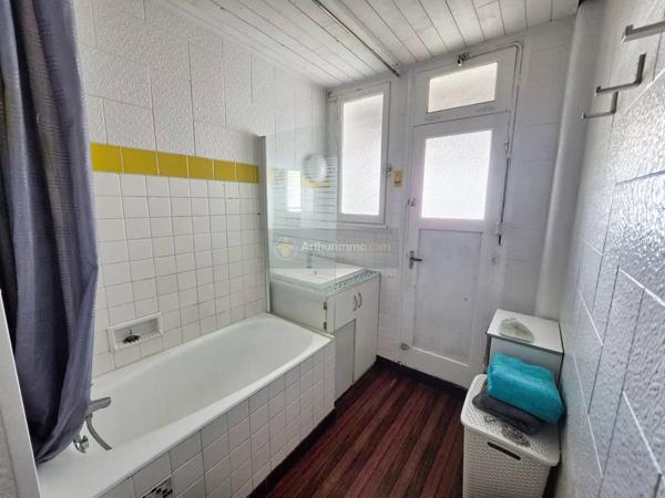 Vente                                                      Appartement
                        
                     4 pièces                      80 m2                     à Brest
