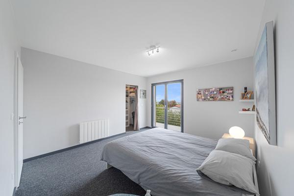 THIONVILLE Superbe Villa 6 Chambres 280 m² habitables Vue dégagée. Piscine chauffée Grand Jardin Sous-sol aménagé