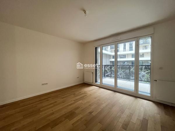 Location Appartement 3 pièces 77.64 m² - Courbevoie 92400