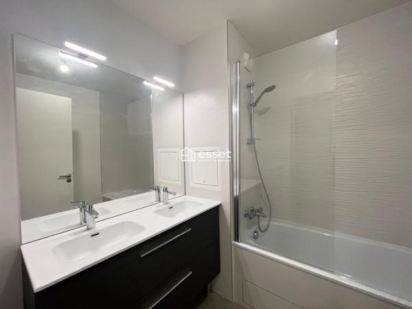 Location Appartement 3 pièces 77.64 m² - Courbevoie 92400