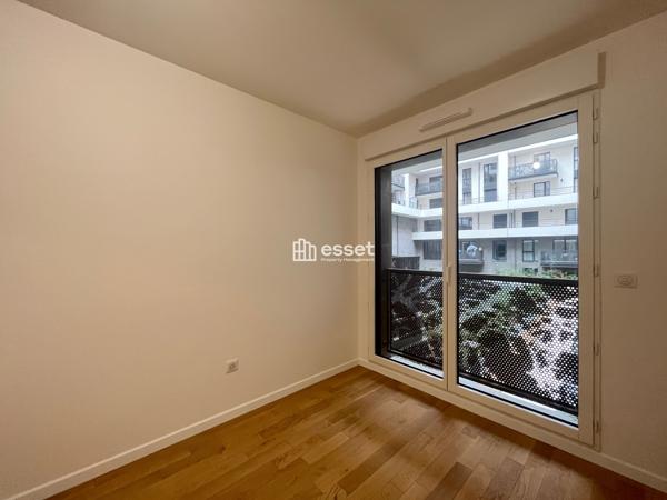 Location Appartement 3 pièces 77.64 m² - Courbevoie 92400