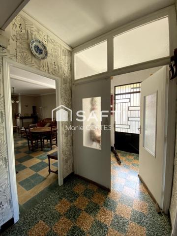 Proche zone commerciale