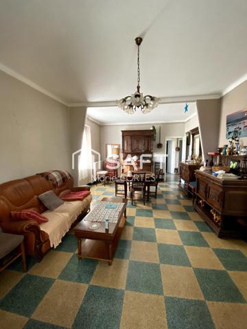 Proche zone commerciale