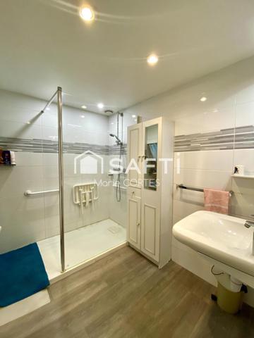 Proche zone commerciale