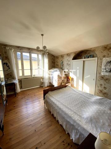 Proche zone commerciale