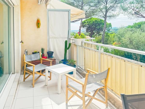 Idéalement situé dans une résidence avec piscine, tout proche de la plage et des commerces