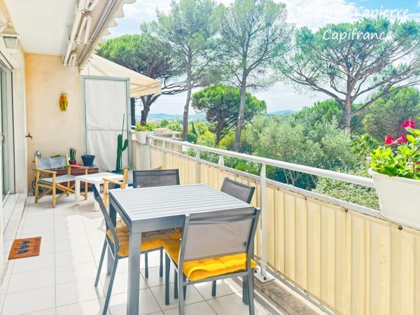Idéalement situé dans une résidence avec piscine, tout proche de la plage et des commerces