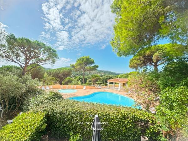 Idéalement situé dans une résidence avec piscine, tout proche de la plage et des commerces
