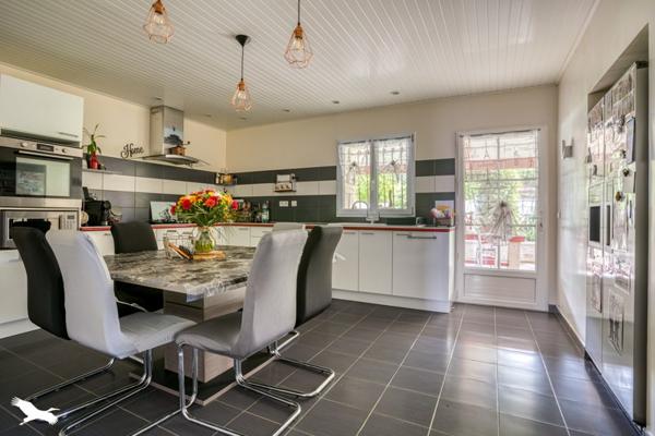 Maison à vendre |  Sainte-Bazeille |  8 pièces | 310 m²