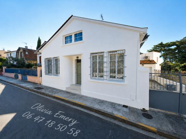 Maison
         7 pièces
        - 193 m² Exclusivité 1 099 000 € *