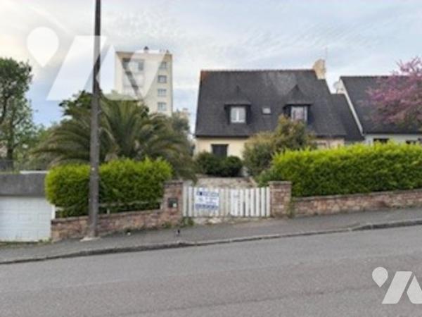 À saisir Saint-Marc, une maison à usage d'habitation, avec terrasse 2 garages et jardin.