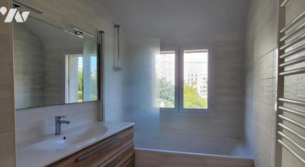 À saisir Saint-Marc, une maison à usage d'habitation, avec terrasse 2 garages et jardin.