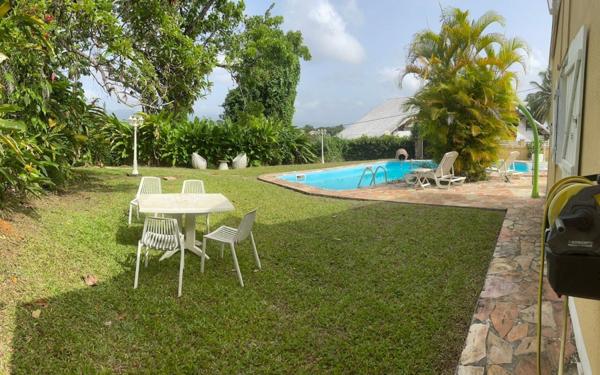 Maison à vendre    4 pièces • 158 m2 Petit-Bourg