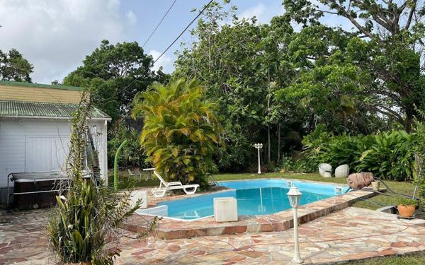 Maison à vendre    4 pièces • 158 m2 Petit-Bourg