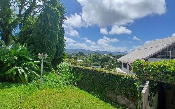 Maison à vendre    4 pièces • 158 m2 Petit-Bourg