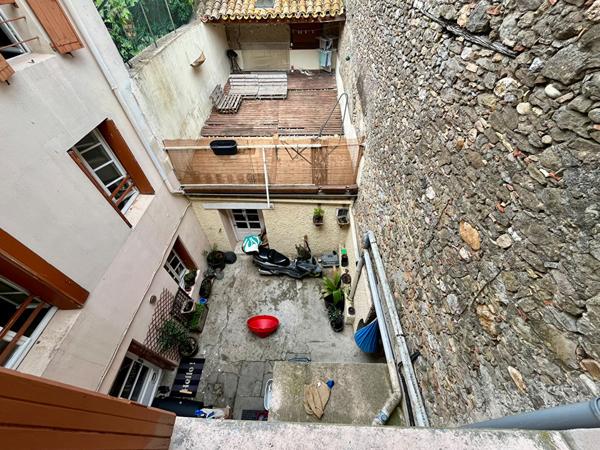 Maison de village 113 m² avec cour espace de stockage toit terrasse et combles à vendre Trèbes