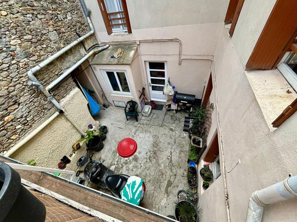 Maison de village 113 m² avec cour espace de stockage toit terrasse et combles à vendre Trèbes