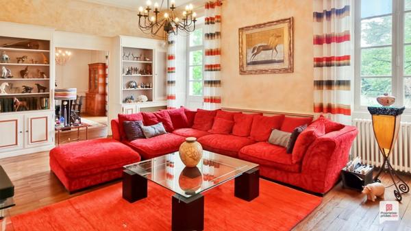 Maison de Maître / Folie Nantaise des années 1815, avec piscine et dépendances sur petit parc/jardin remarquable, au calme